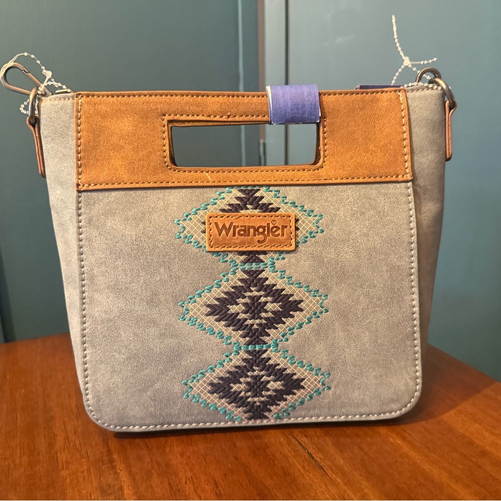 NWT WRANGLER AZTEC EMBROIDERED TOP HANDLE TOTE/CROSSBODY - Chambray Light